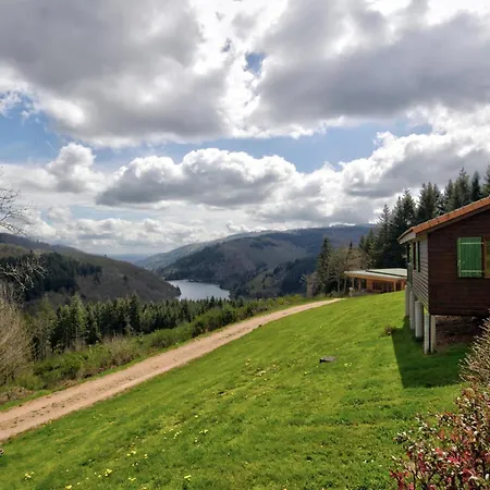 Casa vacanze Familial Equipe Avec Terrasse, Au Coeur Des Monts De La Madeleine, Proche La Loge Des Gardes - Fr-1-496-245 Saint-Rirand